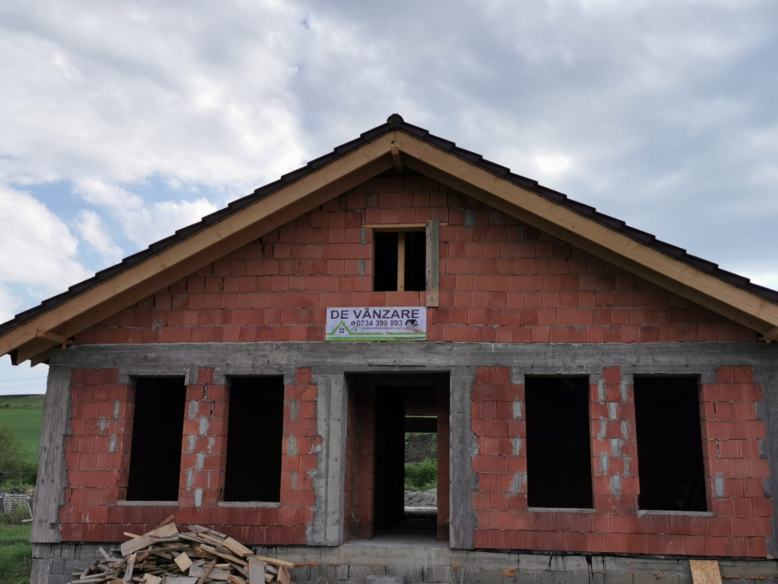 You are currently viewing De vanzare casa la rosu in Turda