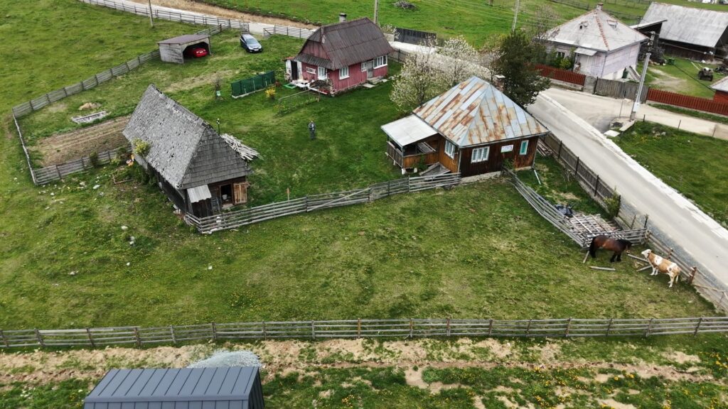 Casa si teren de vanzare Maguri